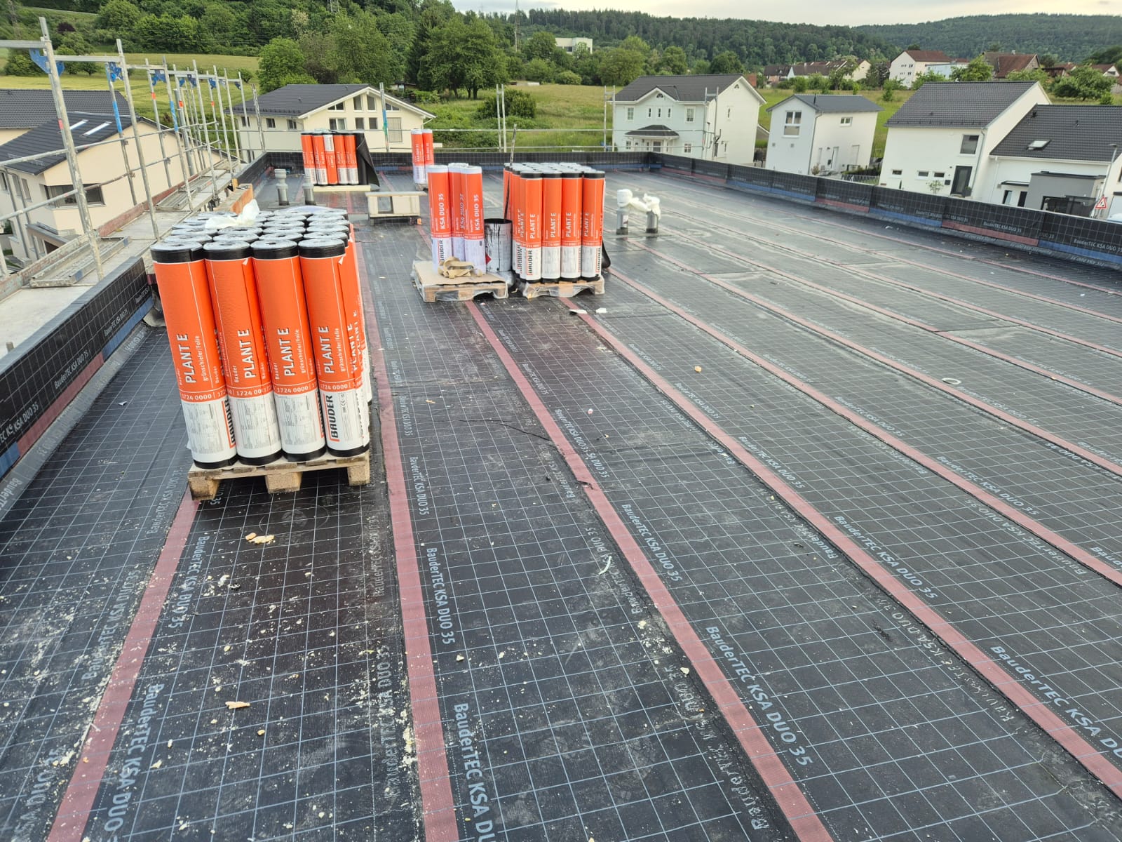 Flachdachneubau-u.-Sanierungen | Dacharbeiten mit Materialien und Lagerung