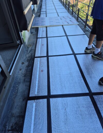 Flachdach mit reflektierendem Material